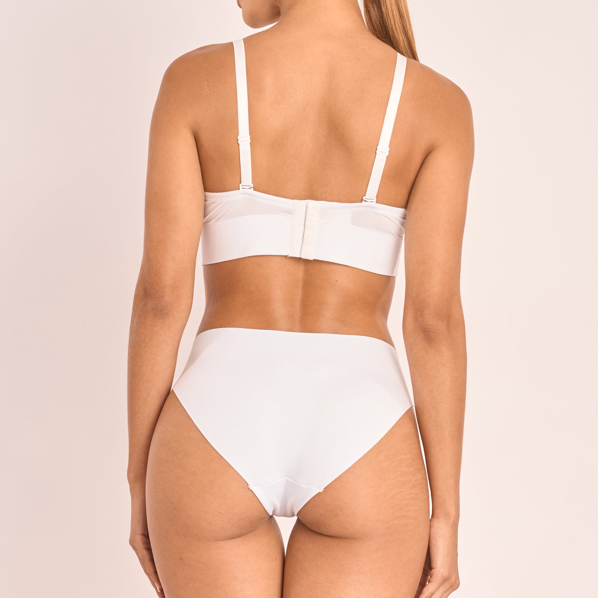 10046 - Panty Bikini Chic Invisible Sin Costuras